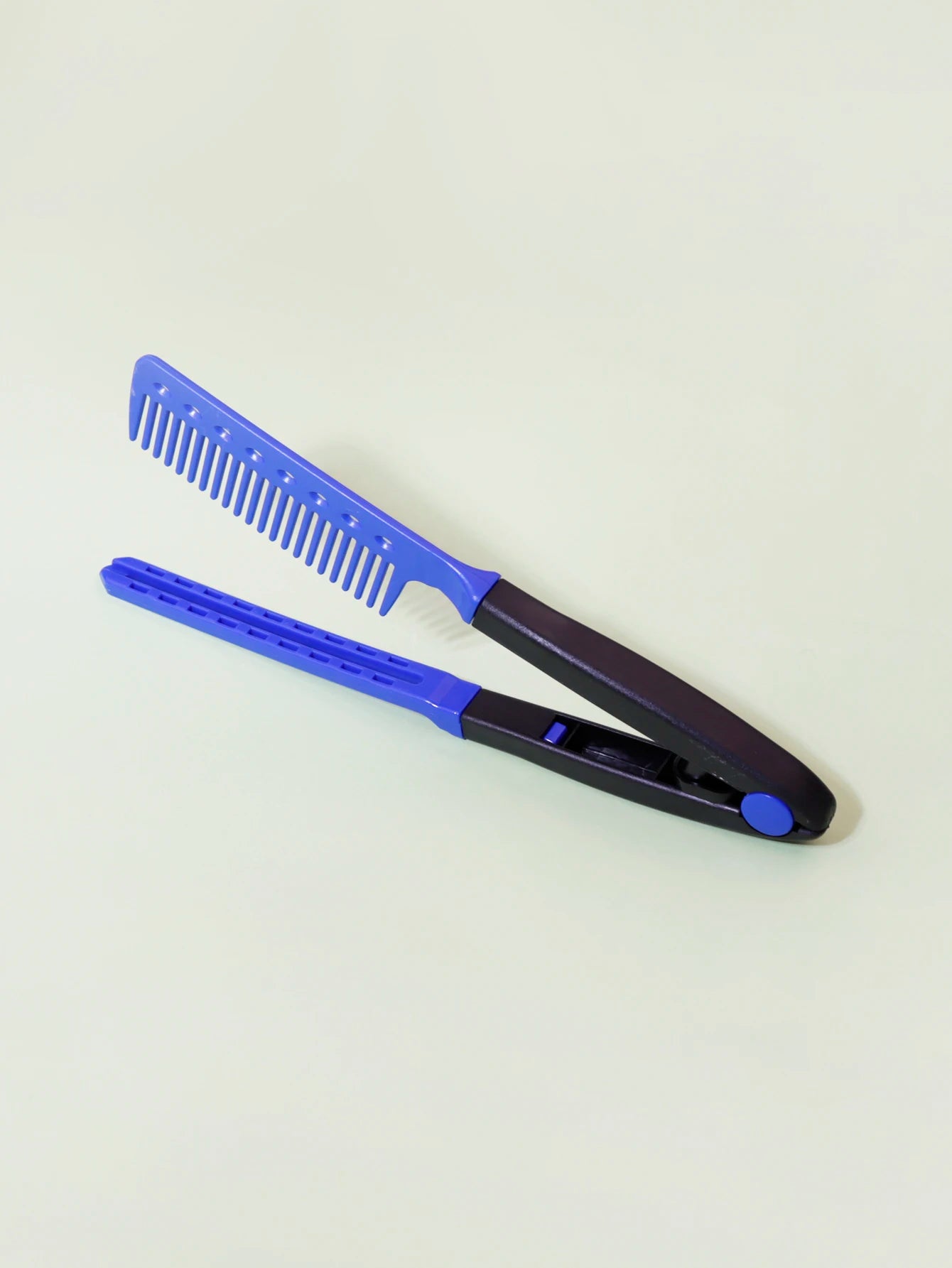 V-Shaped Straightening Comb for Salon Hair Styling and Smoothing
