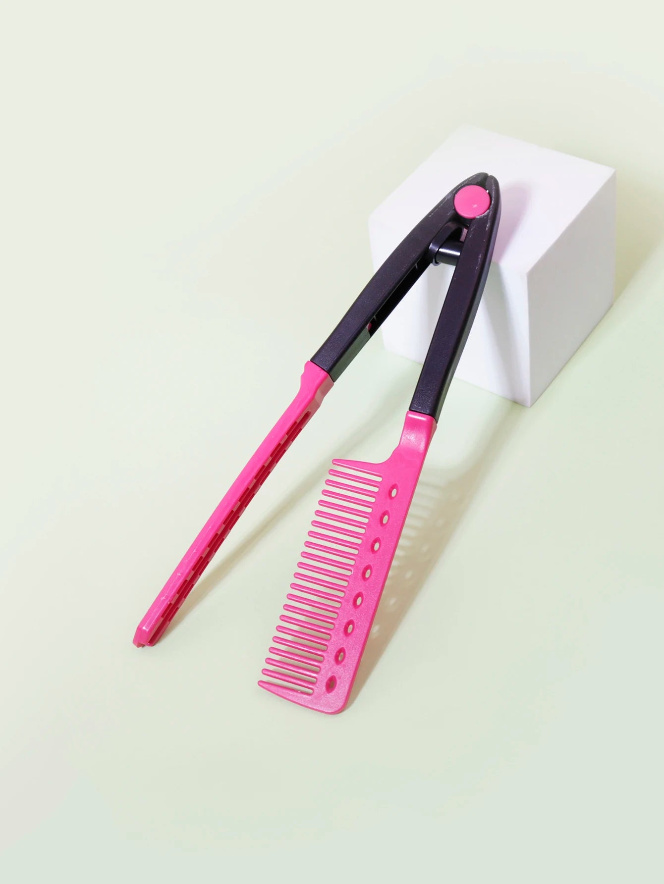 V-Shaped Straightening Comb for Salon Hair Styling and Smoothing