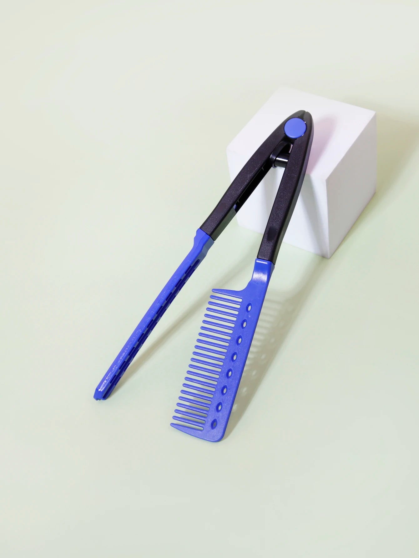 V-Shaped Straightening Comb for Salon Hair Styling and Smoothing